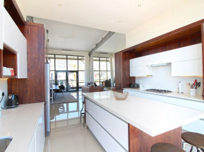 Hillhouse Penthouse 7th Floor