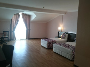 Sunshine Holiday Resort