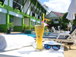 Khaolak C-nior Bungalows