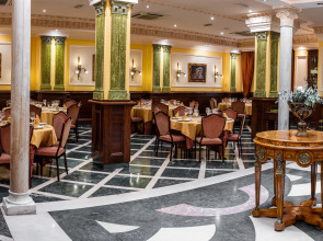 Отель Reina Cristina