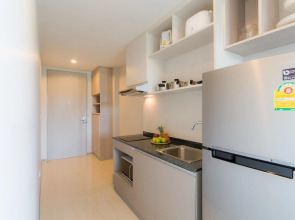 6th Avenue Surin Beach