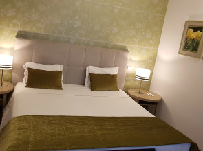 Santa Cruz Village Hotel