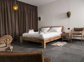 Sevenmaze Charming House