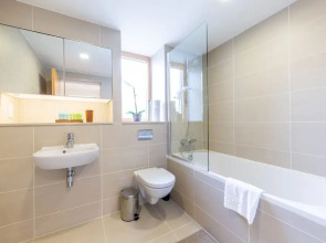 1 Bedroom Stylish Apartment near Regents Park FREE WIFI & AIRCON by City Stay Aparts London