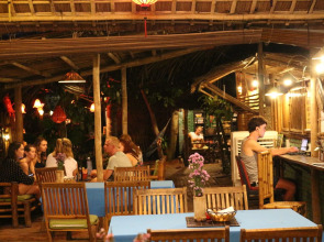 Under the coconut tree - Hostel