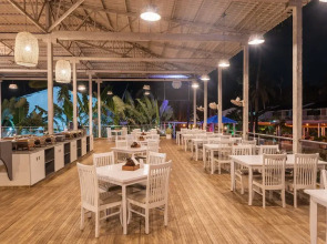 Foxoso La Beach Resort & Spa