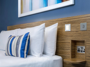 Travelodge London Central City Road Hotel