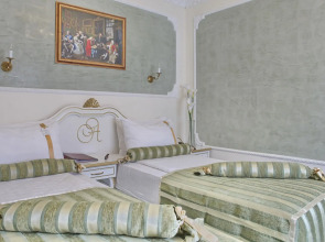 Queen's Astoria Design Hotel