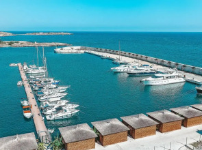 Les Ambassadeurs Marina Hotel & Casino