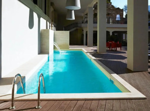 Отель The Building