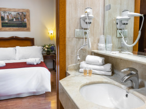 Отель Reina Cristina