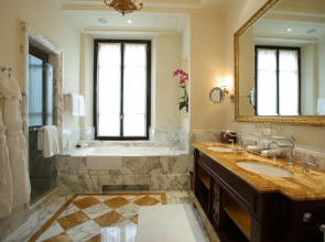 Отель Four Seasons Hotel Firenze