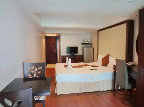 Maleez Lodge Hotel and Restaurant