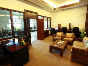 Waterfront Airport Hotel & Casino