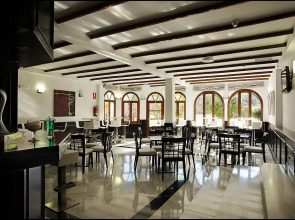 Occidental Pueblo Acantilado