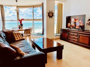 Luxurious Beach Apartment