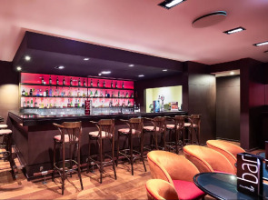 Four Views Monumental Lido