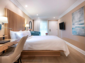 Beverly Hills Plaza Hotel & Spa