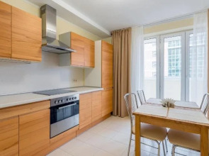 V Dvukh Shagakh na Festivalnom