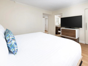 The Anza - A Calabasas Hotel