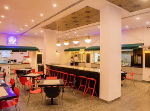 Fairway Colombo - Sri Lanka's First Hotel With Robot Technology