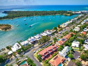 Noosa Parade Holiday Inn