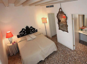 Palazzo Contarini Della Porta Di Ferro