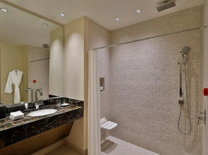 VOGO Abu Dhabi Golf Resort & Spa