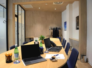 Air Rooms Rome Airport by HelloSky