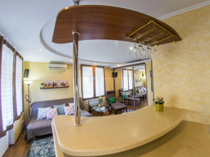 RENT-servis Apartamenty v istoricheskom tsentre Omska na Lermontova