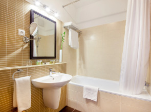 Escala Hotel & Suites