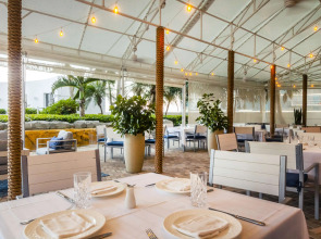 Trump International Beach Resort