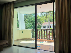 Hotel and Beach Bungalow at Lanta Resort