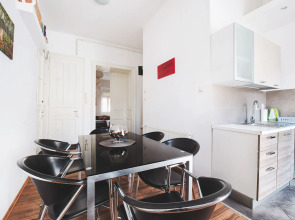 Tia Apartments and Rooms