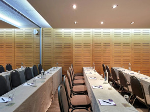 Отель Barcelona Catedral