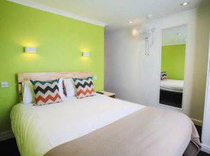 Smart Hyde Park View - Hostel