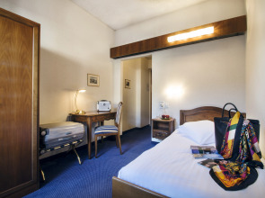 International au Lac Historic Lakeside Hotel