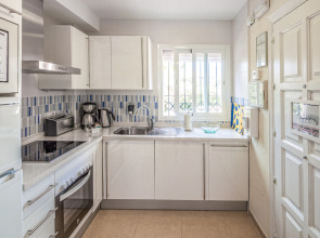 Отель Los Amigos Beach Club