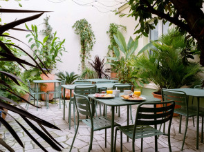 Kyriad Paris 10 - Canal Saint Martin - République