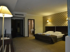 Ener Old Castle Resort Hotel