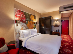 Carlton Ambassador Hotel