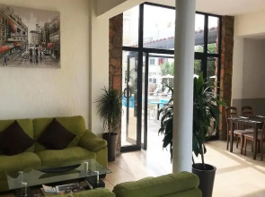 New York Plaza Hotel Apartments