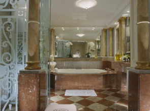 Отель Plaza Athenee