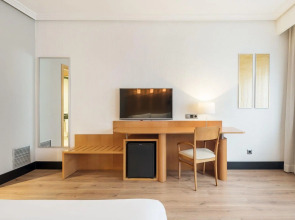 Отель Ilunion Bilbao