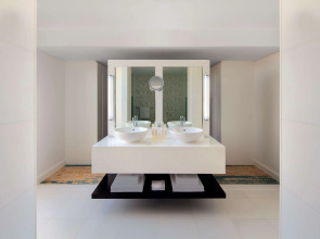 Radisson Blu Hotel, Dubai Deira Creek