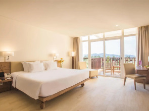 Sandy Beach Non Nuoc Resort