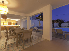 Carcavelos Beach Hotel