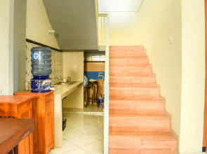 OYO 1642 Penginapan Anggrek Syariah 2