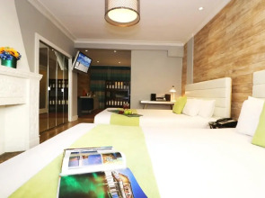 Chesterfield Hotel & Suites