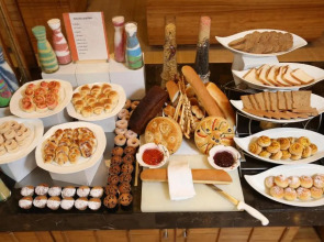 The Metropolitan Hotel and Spa New Delhi